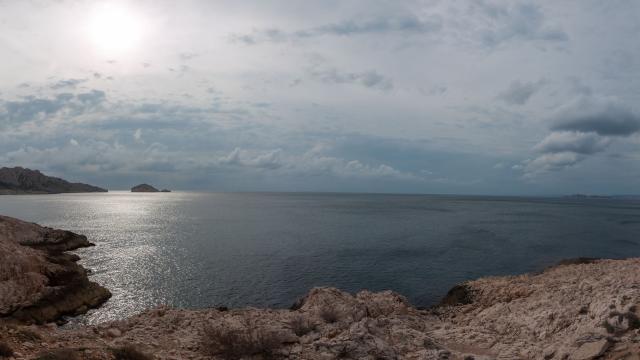 Marseille-(Calanque blanche)