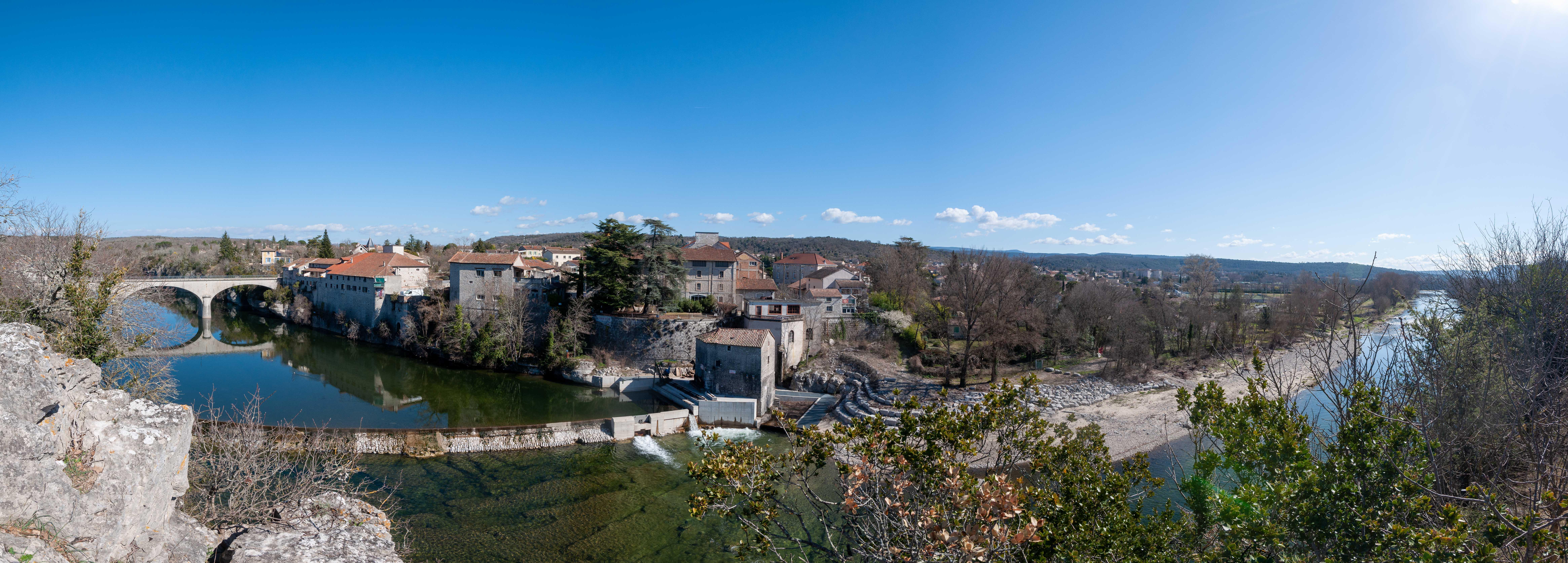 Ruoms-(Bords de l'Ardèche)